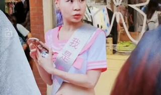 网红安琪儿海底捞就餐